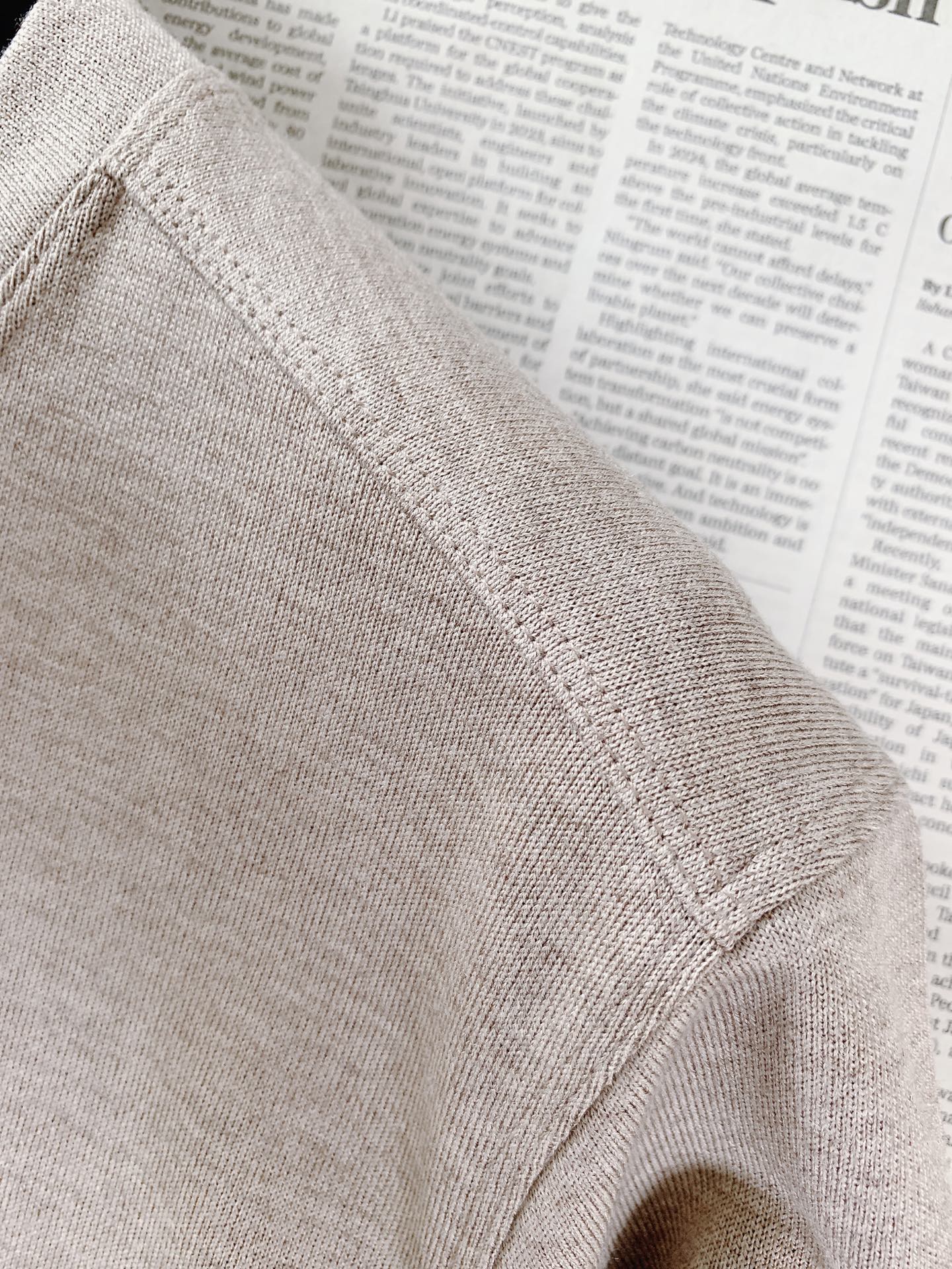LoroPiana L.P FW早秋新品 高端打底短袖T恤👕采用品牌专属细腻混纺针织面料,上手软糯顺滑,细腻肌理自带柔光 LoroPiana L.P FW早秋新品 高端打底短袖T恤👕采用品牌专属细腻混纺针织面料,上手软糯顺滑,细腻肌理自带柔光