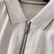 Berluti 伯鲁蒂 2026FW秋冬新品 半拉链长袖Polo,男士衣柜里的高阶刚需单品。 甄选高定混纺针织料子,上 Berluti 伯鲁蒂 2026FW秋冬新品 半拉链长袖Polo,男士衣柜里的高阶刚需单品。 甄选高定混纺针织料子,上