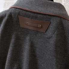 Berluti 伯鲁蒂 2026FW秋冬新品 半拉链长袖Polo,男士衣柜里的高阶刚需单品。 甄选高定混纺针织料子,上 Berluti 伯鲁蒂 2026FW秋冬新品 半拉链长袖Polo,男士衣柜里的高阶刚需单品。 甄选高定混纺针织料子,上
