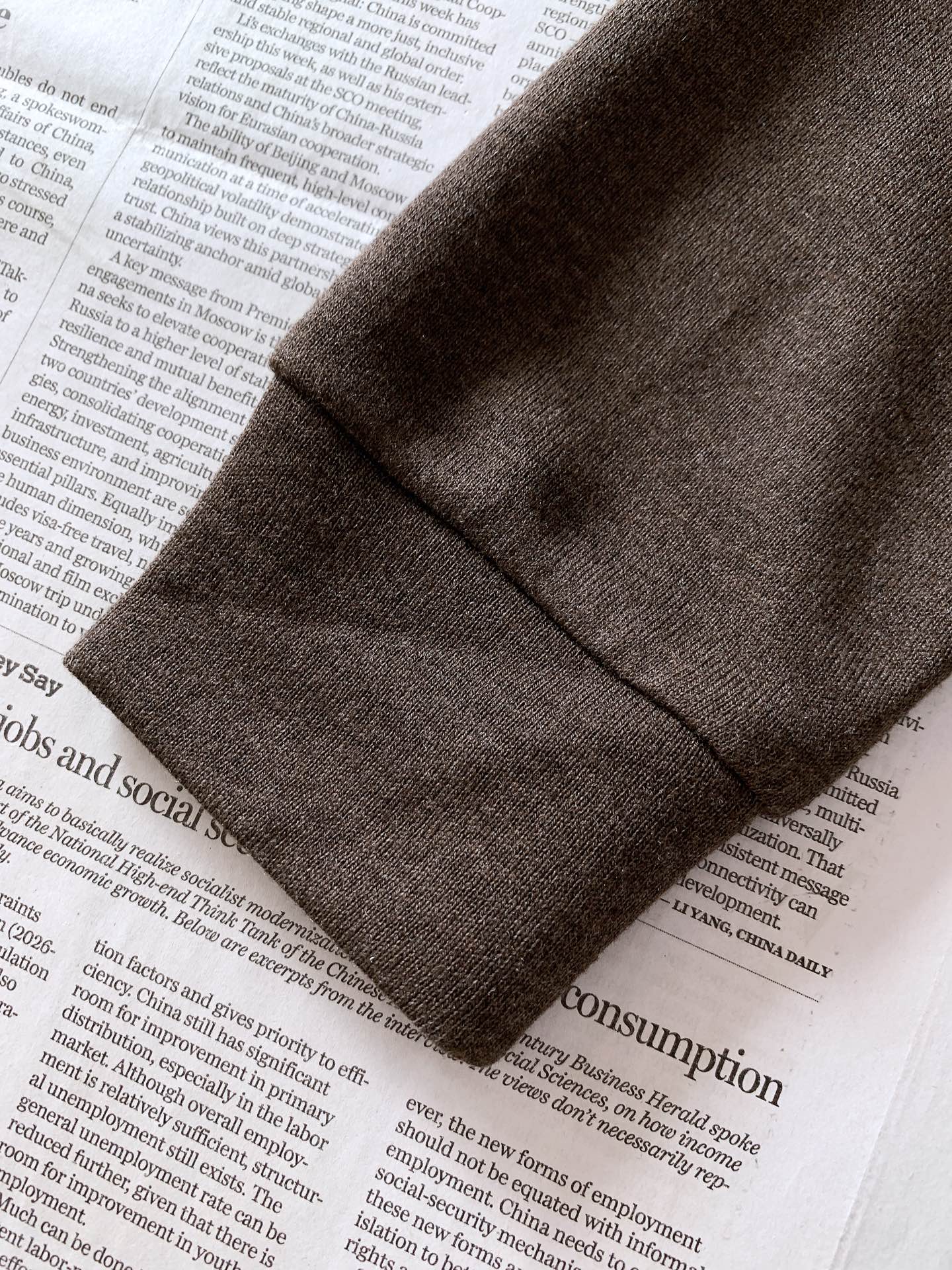 Berluti 伯鲁蒂 2026FW秋冬新品 半拉链长袖Polo,男士衣柜里的高阶刚需单品。 甄选高定混纺针织料子,上 Berluti 伯鲁蒂 2026FW秋冬新品 半拉链长袖Polo,男士衣柜里的高阶刚需单品。 甄选高定混纺针织料子,上