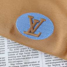 LouisVuitton 路易威登 2026FW早秋新品 圆领刺绣打底T恤👕甄选精梳针织料子,手感软糯细腻,垂感很好上身 LouisVuitton 路易威登 2026FW早秋新品 圆领刺绣打底T恤👕甄选精梳针织料子,手感软糯细腻,垂感很好上身