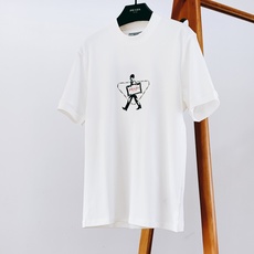 Prada 普拉达 2026FW早秋新品 行走小人刺绣半高领T恤👕高支针织料子手感真的绝,软糯垂顺,上身自带高级哑光质感 Prada 普拉达 2026FW早秋新品 行走小人刺绣半高领T恤👕高支针织料子手感真的绝,软糯垂顺,上身自带高级哑光质感