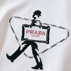 Prada 普拉达 2026FW早秋新品 行走小人刺绣半高领T恤👕高支针织料子手感真的绝,软糯垂顺,上身自带高级哑光质感 Prada 普拉达 2026FW早秋新品 行走小人刺绣半高领T恤👕高支针织料子手感真的绝,软糯垂顺,上身自带高级哑光质感