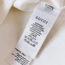 Gucci 古驰 2026FW早秋新品 重磅刺绣打底T恤👕甄选莫斯3D棉,手感厚实软糯,上身自带垂感,不贴身不臃肿。胸前 Gucci 古驰 2026FW早秋新品 重磅刺绣打底T恤👕甄选莫斯3D棉,手感厚实软糯,上身自带垂感,不贴身不臃肿。胸前