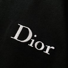 Dior Homme 迪奥·桀傲 2026FW秋冬新品 休闲长袖打底T恤🥼 甄选100%高支精梳棉面料,触感细腻软糯,透 Dior Homme 迪奥·桀傲 2026FW秋冬新品 休闲长袖打底T恤🥼 甄选100%高支精梳棉面料,触感细腻软糯,透