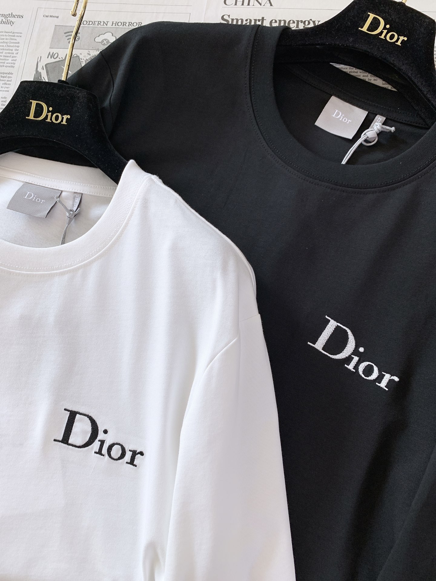 Dior Homme 迪奥·桀傲 2026FW秋冬新品 休闲长袖打底T恤🥼 甄选100%高支精梳棉面料,触感细腻软糯,透 Dior Homme 迪奥·桀傲 2026FW秋冬新品 休闲长袖打底T恤🥼 甄选100%高支精梳棉面料,触感细腻软糯,透
