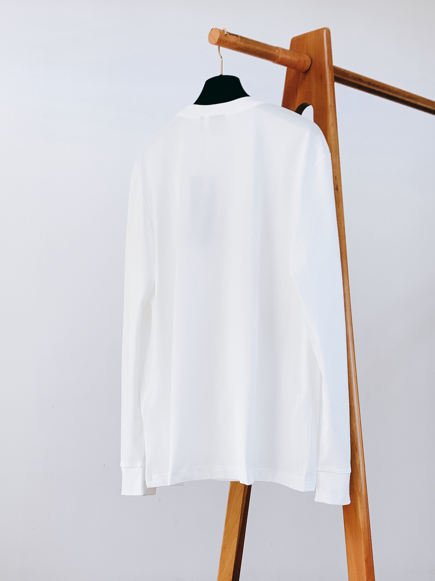 Dior Homme 迪奥·桀傲 2026FW秋冬新品 休闲长袖打底T恤🥼 甄选100%高支精梳棉面料,触感细腻软糯,透 Dior Homme 迪奥·桀傲 2026FW秋冬新品 休闲长袖打底T恤🥼 甄选100%高支精梳棉面料,触感细腻软糯,透