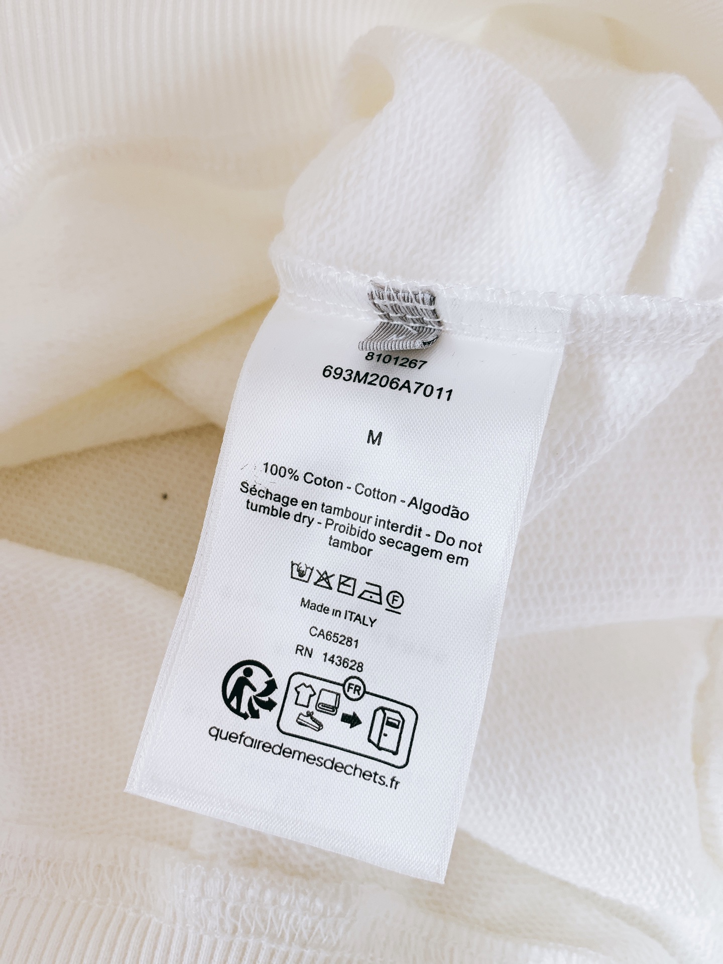 Dior Homme 迪奥·桀傲 2026FW秋冬新品 蜂鸟刺绣卫衣🥼 甄选高品质白色棉质起绒面料,触感软糯细腻,内里毛 Dior Homme 迪奥·桀傲 2026FW秋冬新品 蜂鸟刺绣卫衣🥼 甄选高品质白色棉质起绒面料,触感软糯细腻,内里毛
