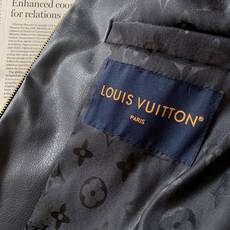 LouisVuitton 路易威登 2026FW早秋新品 拼色提花毛绒立领外套🥼 甄选高密度仿真毛绒面料,毛感丰盈密实, LouisVuitton 路易威登 2026FW早秋新品 拼色提花毛绒立领外套🥼 甄选高密度仿真毛绒面料,毛感丰盈密实,