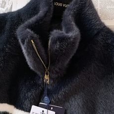 LouisVuitton 路易威登 2026FW早秋新品 拼色提花毛绒立领外套🥼 甄选高密度仿真毛绒面料,毛感丰盈密实, LouisVuitton 路易威登 2026FW早秋新品 拼色提花毛绒立领外套🥼 甄选高密度仿真毛绒面料,毛感丰盈密实,