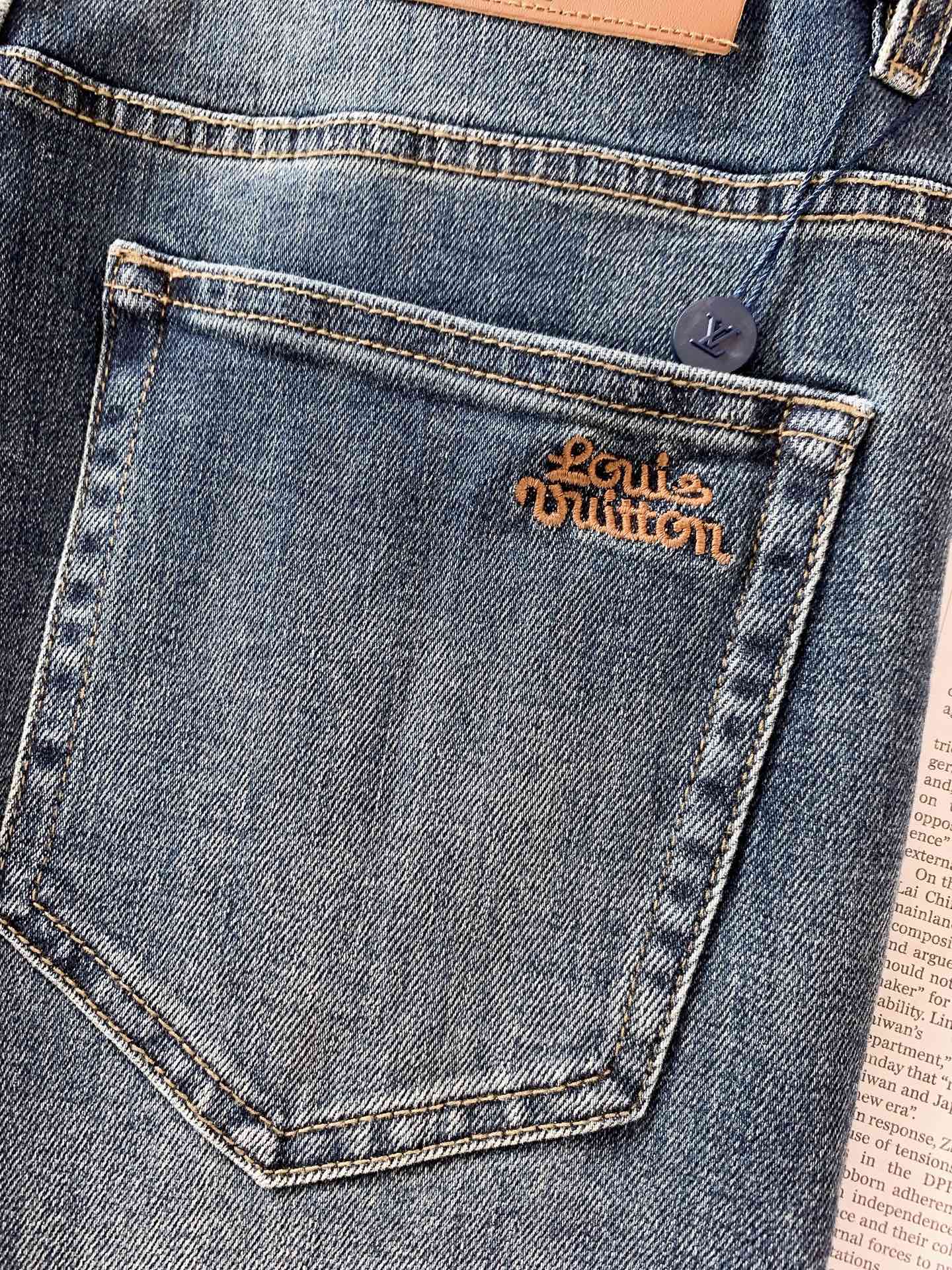LouisVuitton 路易威登 2026FW早秋新品 休闲水洗牛仔长裤👖 复古渐变水洗蓝,自然磨白,色调高级耐看 重 LouisVuitton 路易威登 2026FW早秋新品 休闲水洗牛仔长裤👖 复古渐变水洗蓝,自然磨白,色调高级耐看 重