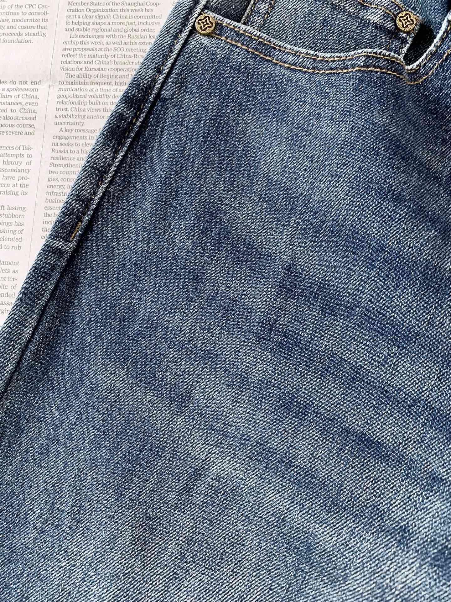 LouisVuitton 路易威登 2026FW早秋新品 休闲水洗牛仔长裤👖 复古渐变水洗蓝,自然磨白,色调高级耐看 重 LouisVuitton 路易威登 2026FW早秋新品 休闲水洗牛仔长裤👖 复古渐变水洗蓝,自然磨白,色调高级耐看 重