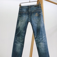TOM FORD 汤姆.福德 2026FW早秋新品 TF水洗牛仔裤👖 高阶男士衣橱刚需单品!重磅牛仔面料,专属手工水洗做 TOM FORD 汤姆.福德 2026FW早秋新品 TF水洗牛仔裤👖 高阶男士衣橱刚需单品!重磅牛仔面料,专属手工水洗做