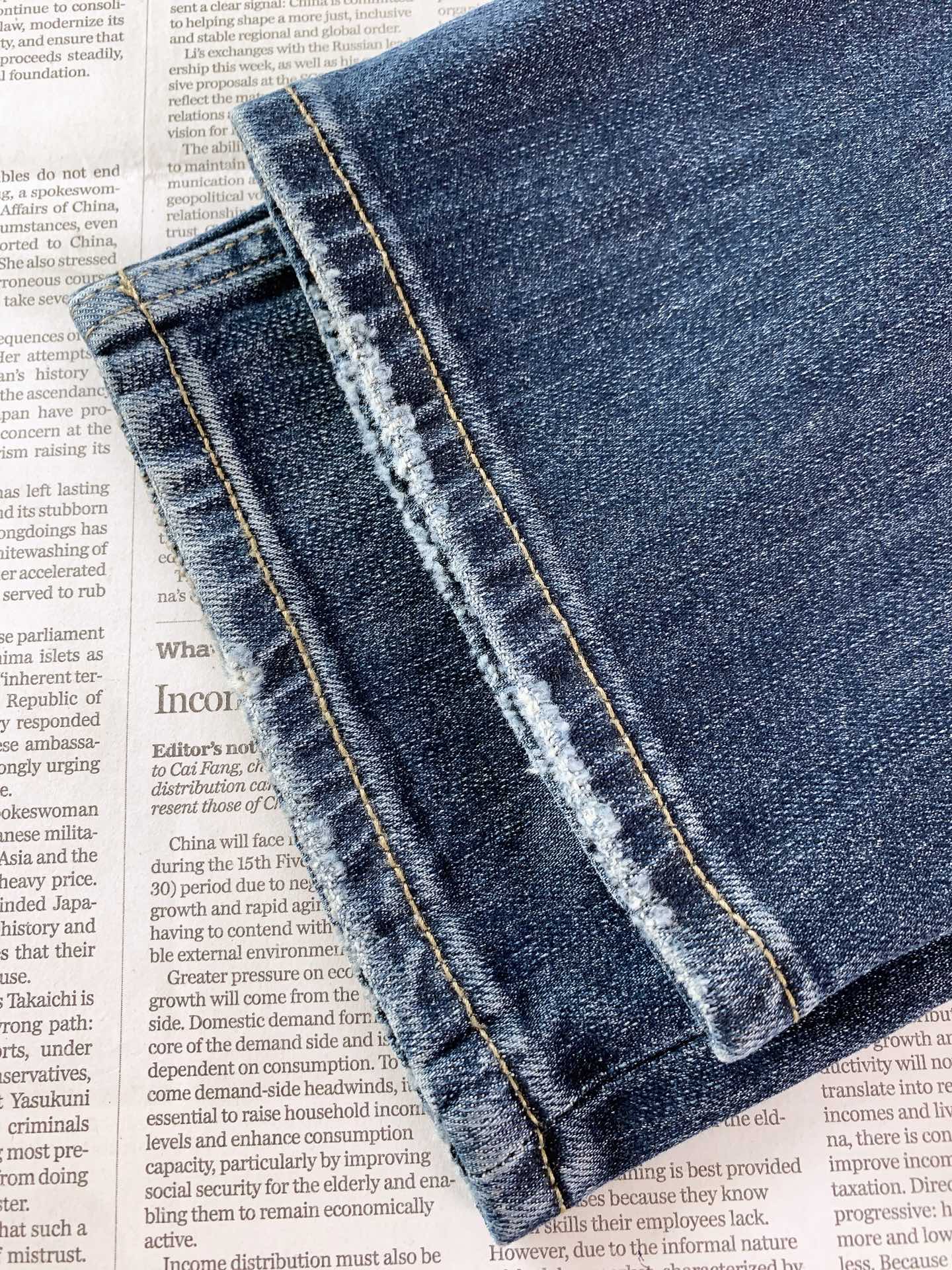 TOM FORD 汤姆.福德 2026FW早秋新品 TF水洗牛仔裤👖 高阶男士衣橱刚需单品!重磅牛仔面料,专属手工水洗做 TOM FORD 汤姆.福德 2026FW早秋新品 TF水洗牛仔裤👖 高阶男士衣橱刚需单品!重磅牛仔面料,专属手工水洗做