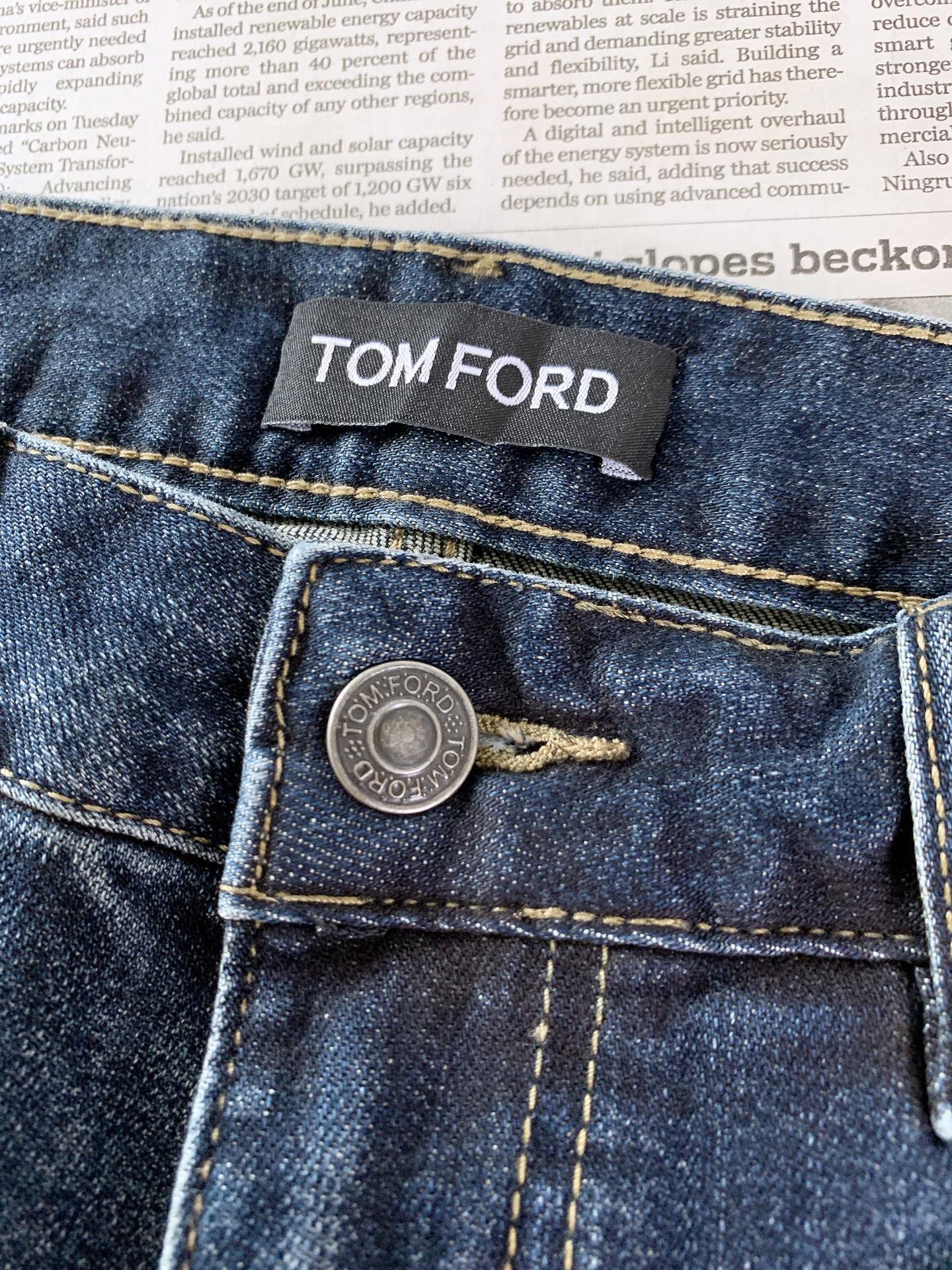 TOM FORD 汤姆.福德 2026FW早秋新品 TF水洗牛仔裤👖 高阶男士衣橱刚需单品!重磅牛仔面料,专属手工水洗做 TOM FORD 汤姆.福德 2026FW早秋新品 TF水洗牛仔裤👖 高阶男士衣橱刚需单品!重磅牛仔面料,专属手工水洗做