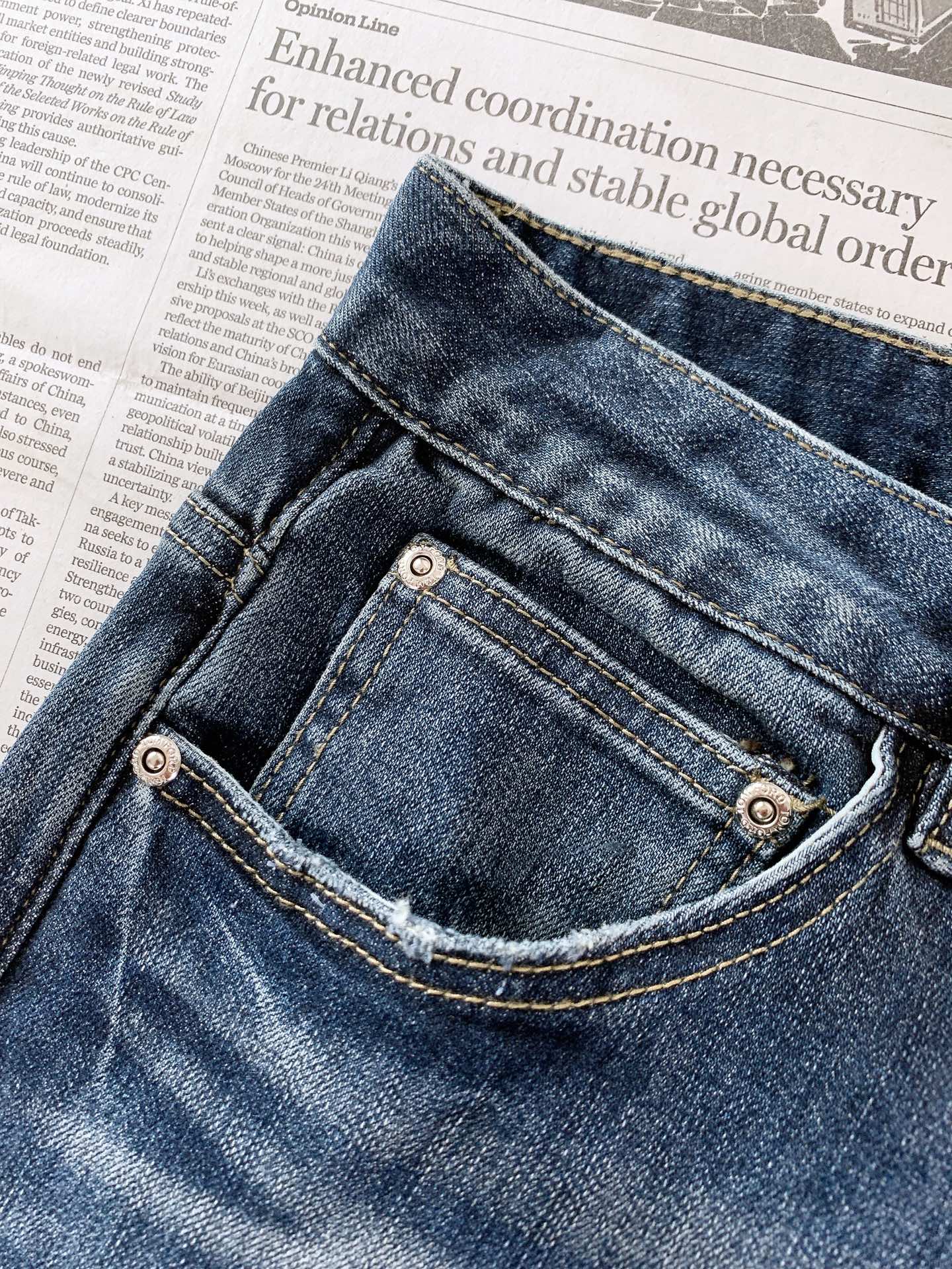 TOM FORD 汤姆.福德 2026FW早秋新品 TF水洗牛仔裤👖 高阶男士衣橱刚需单品!重磅牛仔面料,专属手工水洗做 TOM FORD 汤姆.福德 2026FW早秋新品 TF水洗牛仔裤👖 高阶男士衣橱刚需单品!重磅牛仔面料,专属手工水洗做