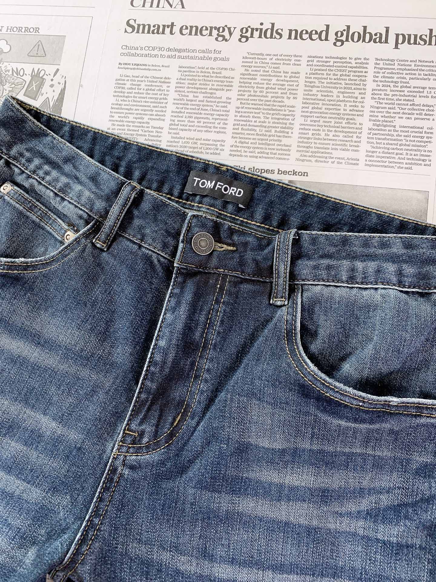 TOM FORD 汤姆.福德 2026FW早秋新品 TF水洗牛仔裤👖 高阶男士衣橱刚需单品!重磅牛仔面料,专属手工水洗做 TOM FORD 汤姆.福德 2026FW早秋新品 TF水洗牛仔裤👖 高阶男士衣橱刚需单品!重磅牛仔面料,专属手工水洗做