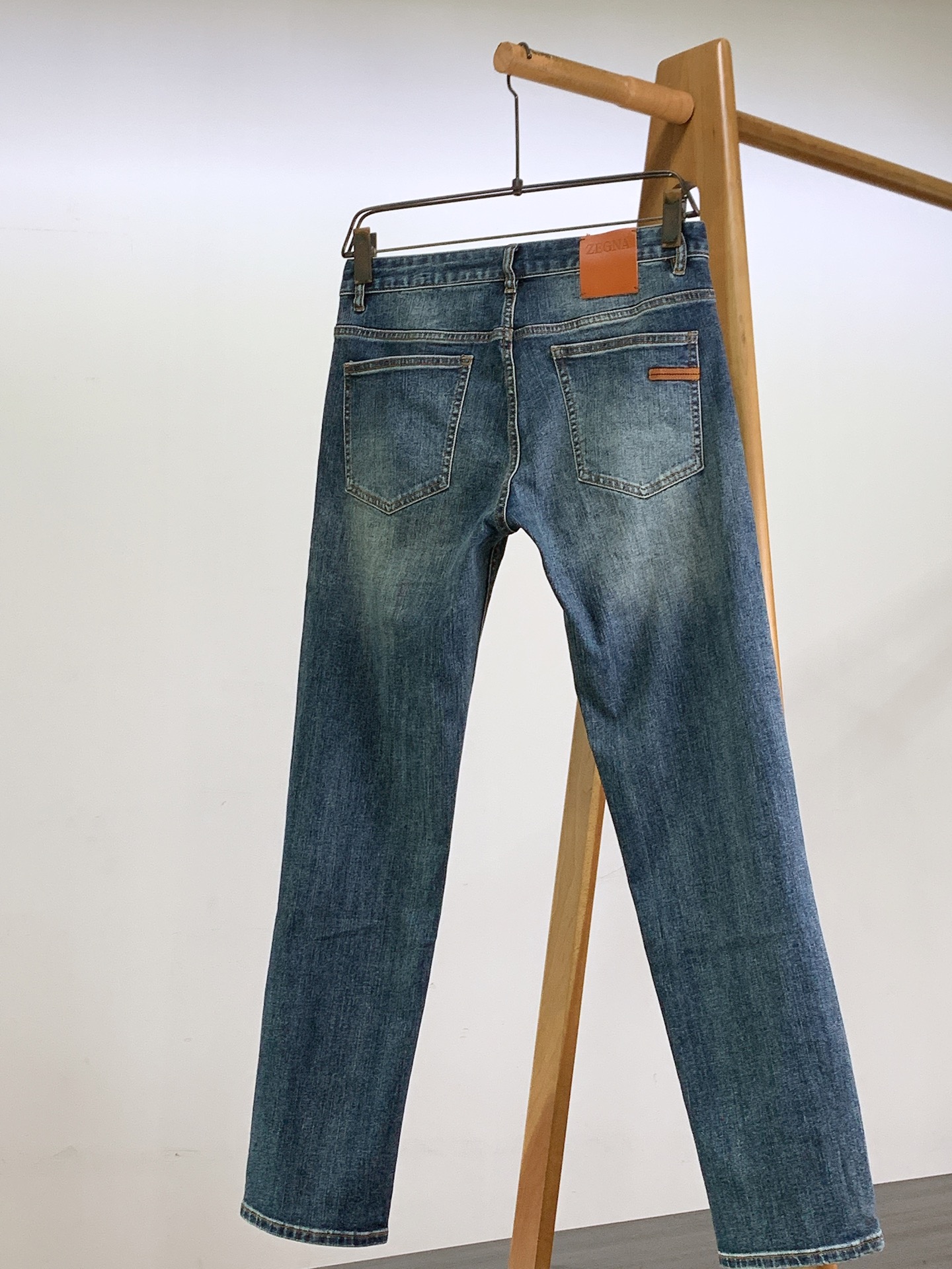 Ermenegildo Zegna 杰尼亚 2026FW早秋新品  男士水洗直筒牛仔裤👖 奢牌经典牛仔，复古蓝调水洗，色