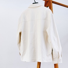 Prada 普拉达 2026FW早秋新品 翻领皮质衬衫款外套夹克🥼 甄选质感仿皮面料,自带细腻自然的皮革肌理,触感柔软不 Prada 普拉达 2026FW早秋新品 翻领皮质衬衫款外套夹克🥼 甄选质感仿皮面料,自带细腻自然的皮革肌理,触感柔软不
