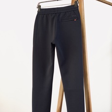Kiton 奇顿 2026FW早秋新品 意式高端休闲裤👖 顶级混纺针织料,软糯垂顺,抗皱好打理。 松紧抽绳腰,拉链侧兜 Kiton 奇顿 2026FW早秋新品 意式高端休闲裤👖 顶级混纺针织料,软糯垂顺,抗皱好打理。 松紧抽绳腰,拉链侧兜
