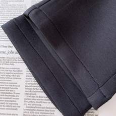 Kiton 奇顿 2026FW早秋新品 意式高端休闲裤👖 顶级混纺针织料,软糯垂顺,抗皱好打理。 松紧抽绳腰,拉链侧兜 Kiton 奇顿 2026FW早秋新品 意式高端休闲裤👖 顶级混纺针织料,软糯垂顺,抗皱好打理。 松紧抽绳腰,拉链侧兜