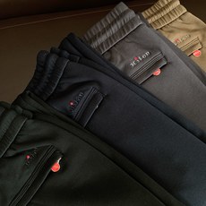 Kiton 奇顿 2026FW早秋新品 意式高端休闲裤👖 顶级混纺针织料,软糯垂顺,抗皱好打理。 松紧抽绳腰,拉链侧兜 Kiton 奇顿 2026FW早秋新品 意式高端休闲裤👖 顶级混纺针织料,软糯垂顺,抗皱好打理。 松紧抽绳腰,拉链侧兜