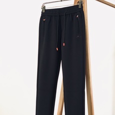 Kiton 奇顿 2026FW早秋新品 意式高端休闲裤👖 顶级混纺针织料,软糯垂顺,抗皱好打理。 松紧抽绳腰,拉链侧兜 Kiton 奇顿 2026FW早秋新品 意式高端休闲裤👖 顶级混纺针织料,软糯垂顺,抗皱好打理。 松紧抽绳腰,拉链侧兜