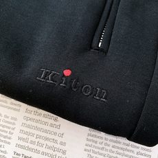 Kiton 奇顿 2026FW早秋新品 意式高端休闲裤👖 顶级混纺针织料,软糯垂顺,抗皱好打理。 松紧抽绳腰,拉链侧兜 Kiton 奇顿 2026FW早秋新品 意式高端休闲裤👖 顶级混纺针织料,软糯垂顺,抗皱好打理。 松紧抽绳腰,拉链侧兜