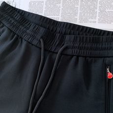 Kiton 奇顿 2026FW早秋新品 意式高端休闲裤👖 顶级混纺针织料,软糯垂顺,抗皱好打理。 松紧抽绳腰,拉链侧兜 Kiton 奇顿 2026FW早秋新品 意式高端休闲裤👖 顶级混纺针织料,软糯垂顺,抗皱好打理。 松紧抽绳腰,拉链侧兜