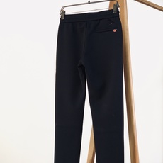Kiton 奇顿 2026FW早秋新品 意式高端休闲裤👖 顶级混纺针织料,软糯垂顺,抗皱好打理。 松紧抽绳腰,拉链侧兜 Kiton 奇顿 2026FW早秋新品 意式高端休闲裤👖 顶级混纺针织料,软糯垂顺,抗皱好打理。 松紧抽绳腰,拉链侧兜