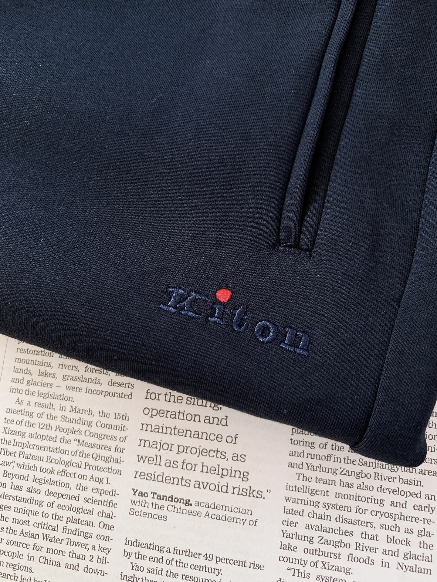 Kiton 奇顿 2026FW早秋新品 意式高端休闲裤👖 顶级混纺针织料,软糯垂顺,抗皱好打理。 松紧抽绳腰,拉链侧兜 Kiton 奇顿 2026FW早秋新品 意式高端休闲裤👖 顶级混纺针织料,软糯垂顺,抗皱好打理。 松紧抽绳腰,拉链侧兜