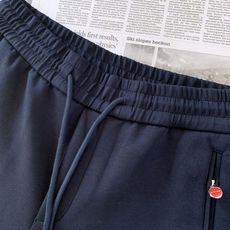Kiton 奇顿 2026FW早秋新品 意式高端休闲裤👖 顶级混纺针织料,软糯垂顺,抗皱好打理。 松紧抽绳腰,拉链侧兜 Kiton 奇顿 2026FW早秋新品 意式高端休闲裤👖 顶级混纺针织料,软糯垂顺,抗皱好打理。 松紧抽绳腰,拉链侧兜
