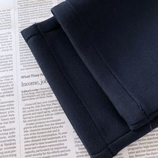 Kiton 奇顿 2026FW早秋新品 意式高端休闲裤👖 顶级混纺针织料,软糯垂顺,抗皱好打理。 松紧抽绳腰,拉链侧兜 Kiton 奇顿 2026FW早秋新品 意式高端休闲裤👖 顶级混纺针织料,软糯垂顺,抗皱好打理。 松紧抽绳腰,拉链侧兜