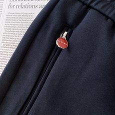 Kiton 奇顿 2026FW早秋新品 意式高端休闲裤👖 顶级混纺针织料,软糯垂顺,抗皱好打理。 松紧抽绳腰,拉链侧兜 Kiton 奇顿 2026FW早秋新品 意式高端休闲裤👖 顶级混纺针织料,软糯垂顺,抗皱好打理。 松紧抽绳腰,拉链侧兜