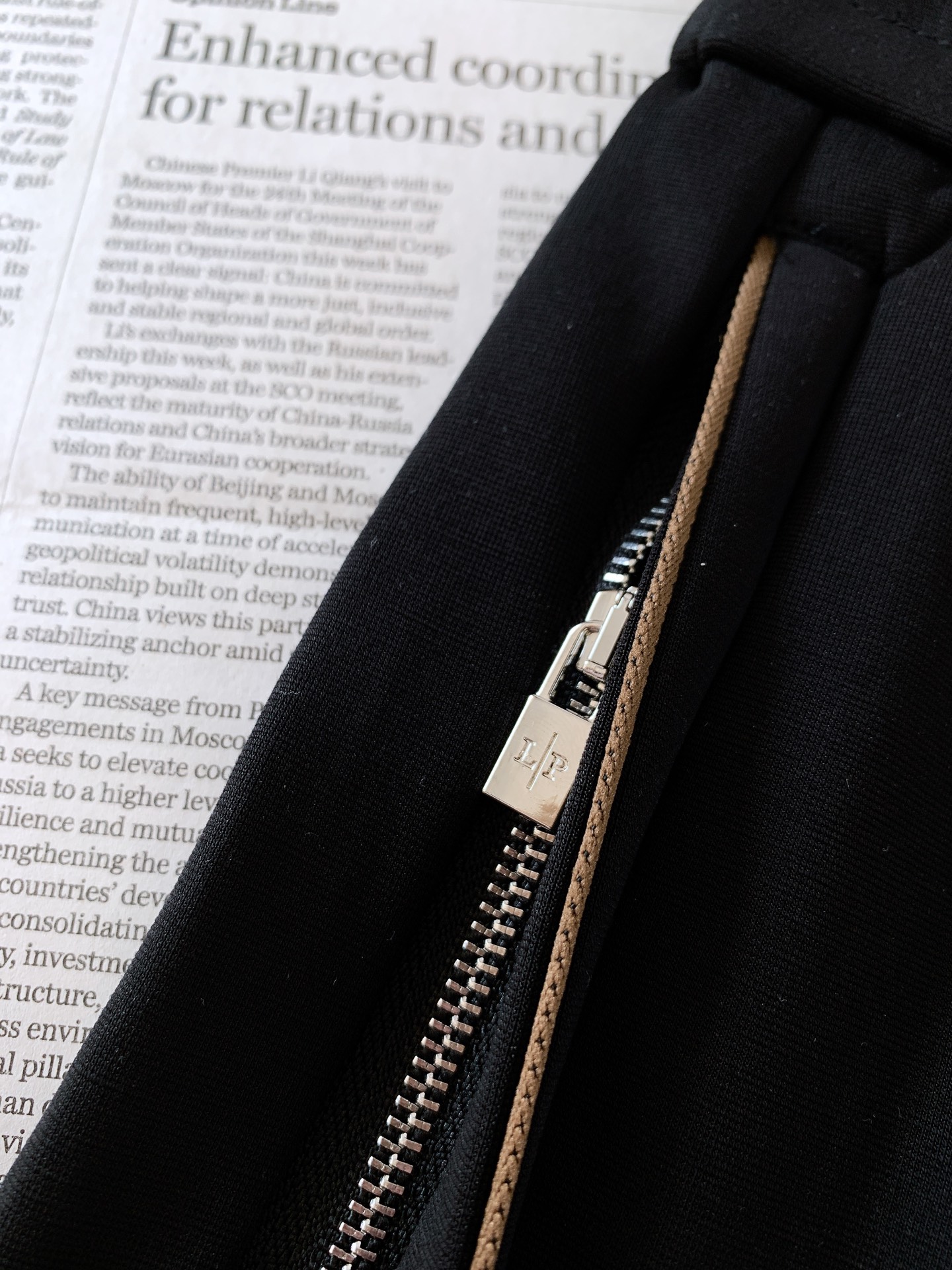 LoroPiana L.P FW早秋新品 Loro Piana男士轻奢休闲裤👖低调显贵的意式质感神裤 定织高端混纺面料, LoroPiana L.P FW早秋新品 Loro Piana男士轻奢休闲裤👖低调显贵的意式质感神裤 定织高端混纺面料,