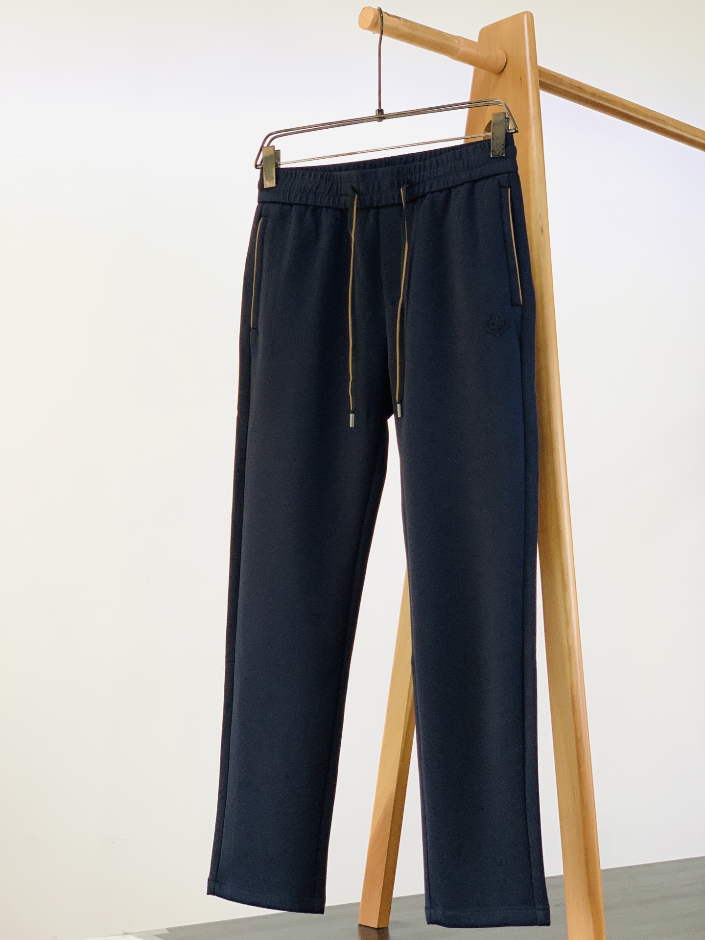 LoroPiana L.P FW早秋新品 Loro Piana男士轻奢休闲裤👖低调显贵的意式质感神裤 定织高端混纺面料，