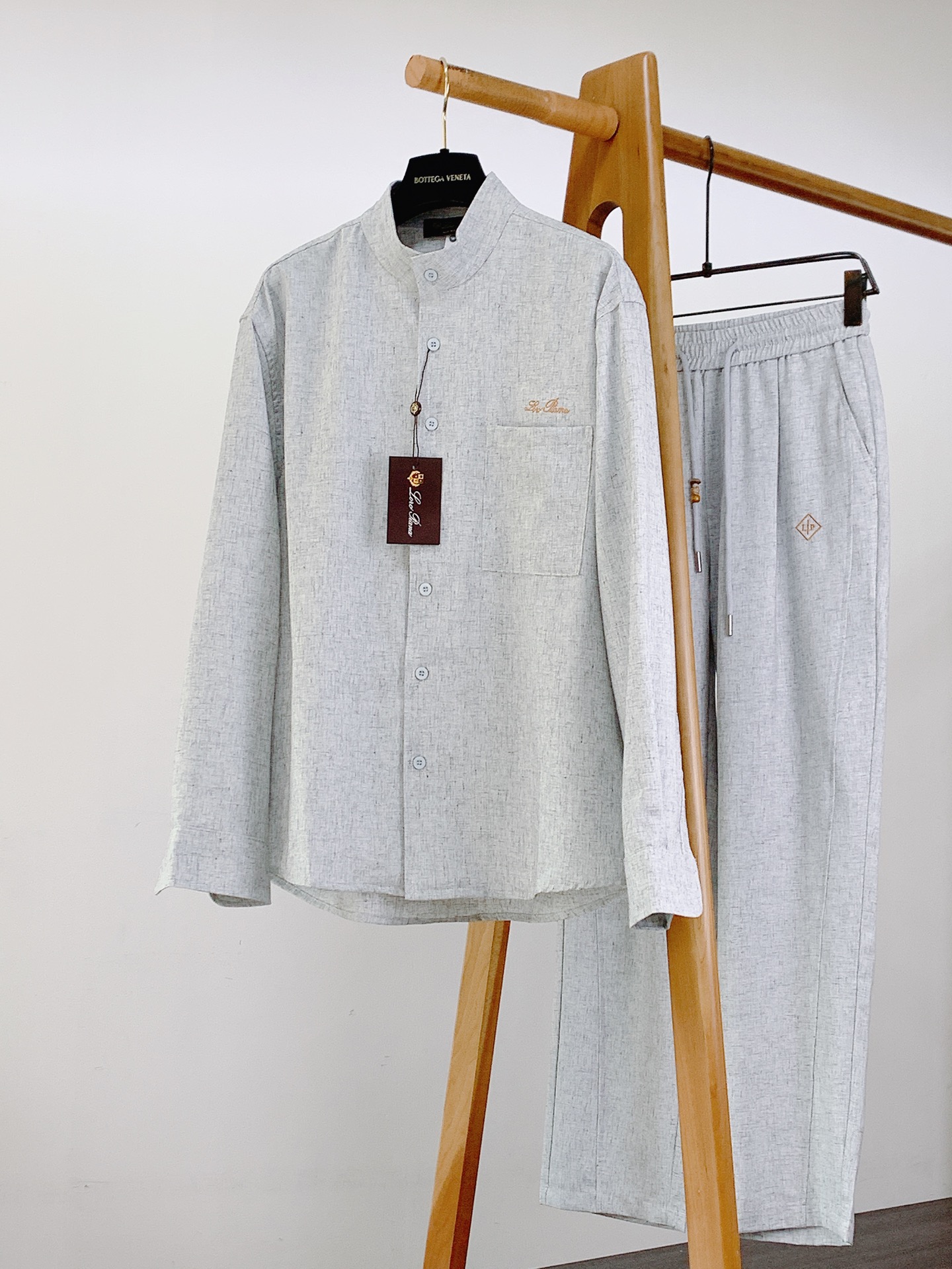 LoroPiana L.P FW早秋新品 休闲亚麻套装🥼甄选高品质亚麻面料，自带天然麻料肌理，透气散热，触感干爽不粘身。