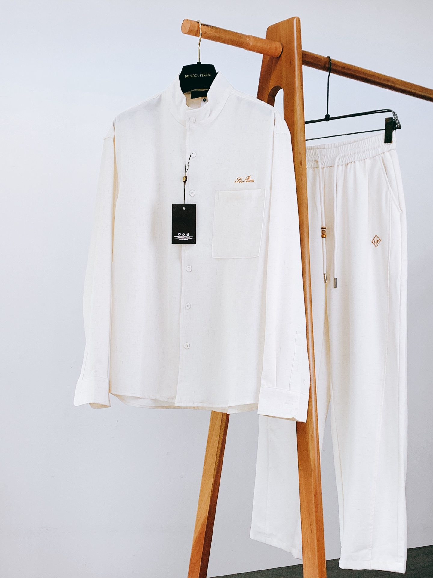 LoroPiana L.P FW早秋新品 休闲亚麻套装🥼甄选高品质亚麻面料，自带天然麻料肌理，透气散热，触感干爽不粘身。