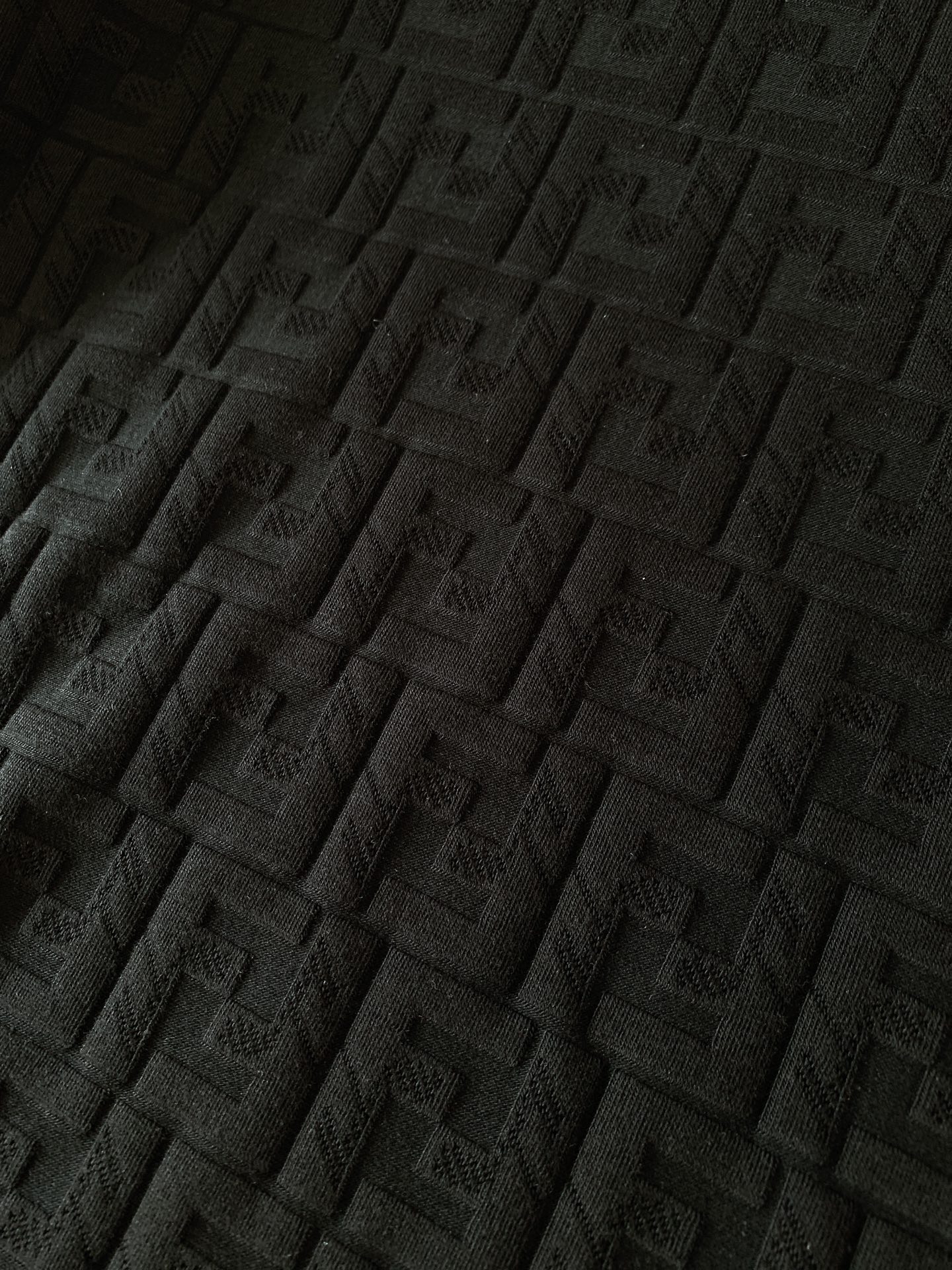 Fendi 芬迪 2026FW早秋新品 经典FF浮雕提花长袖打底🥼 全身立体老花提花,浮雕肌理质感拉满,定制针织面料软 Fendi 芬迪 2026FW早秋新品 经典FF浮雕提花长袖打底🥼 全身立体老花提花,浮雕肌理质感拉满,定制针织面料软