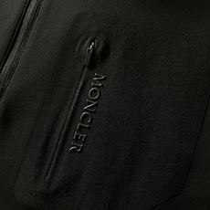 Moncler 蒙口 2026FW早秋新品 半拉链立领长袖打底🥼 早秋刚需款!高弹机能针织料,柔软有弹力 半开金属拉链 Moncler 蒙口 2026FW早秋新品 半拉链立领长袖打底🥼 早秋刚需款!高弹机能针织料,柔软有弹力 半开金属拉链