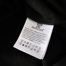 Moncler 蒙口 2026FW早秋新品 半拉链立领长袖打底🥼 早秋刚需款!高弹机能针织料,柔软有弹力 半开金属拉链 Moncler 蒙口 2026FW早秋新品 半拉链立领长袖打底🥼 早秋刚需款!高弹机能针织料,柔软有弹力 半开金属拉链
