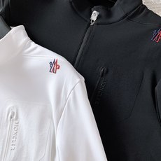 Moncler 蒙口 2026FW早秋新品 半拉链立领长袖打底🥼 早秋刚需款!高弹机能针织料,柔软有弹力 半开金属拉链 Moncler 蒙口 2026FW早秋新品 半拉链立领长袖打底🥼 早秋刚需款!高弹机能针织料,柔软有弹力 半开金属拉链