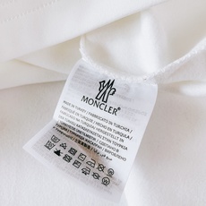 Moncler 蒙口 2026FW早秋新品 半拉链立领长袖打底🥼 早秋刚需款!高弹机能针织料,柔软有弹力 半开金属拉链 Moncler 蒙口 2026FW早秋新品 半拉链立领长袖打底🥼 早秋刚需款!高弹机能针织料,柔软有弹力 半开金属拉链