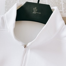 Moncler 蒙口 2026FW早秋新品 半拉链立领长袖打底🥼 早秋刚需款!高弹机能针织料,柔软有弹力 半开金属拉链 Moncler 蒙口 2026FW早秋新品 半拉链立领长袖打底🥼 早秋刚需款!高弹机能针织料,柔软有弹力 半开金属拉链