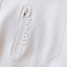 Moncler 蒙口 2026FW早秋新品 半拉链立领长袖打底🥼 早秋刚需款!高弹机能针织料,柔软有弹力 半开金属拉链 Moncler 蒙口 2026FW早秋新品 半拉链立领长袖打底🥼 早秋刚需款!高弹机能针织料,柔软有弹力 半开金属拉链