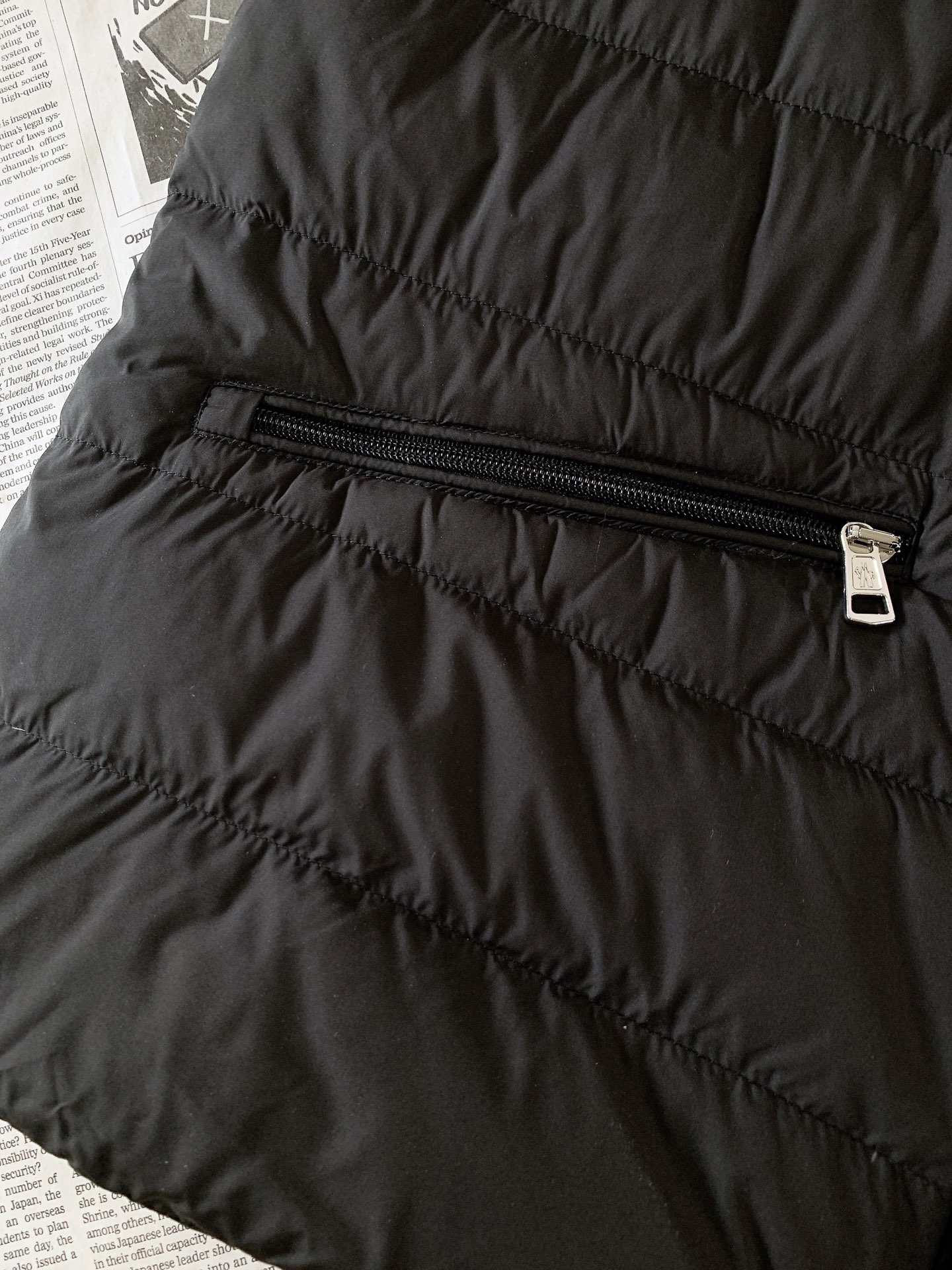 Moncler 蒙口 2026FW秋冬新品  休闲羽绒马甲🎽甄选轻薄防风锦纶面料，触感细腻顺滑，自带抗风锁温属性。内部填