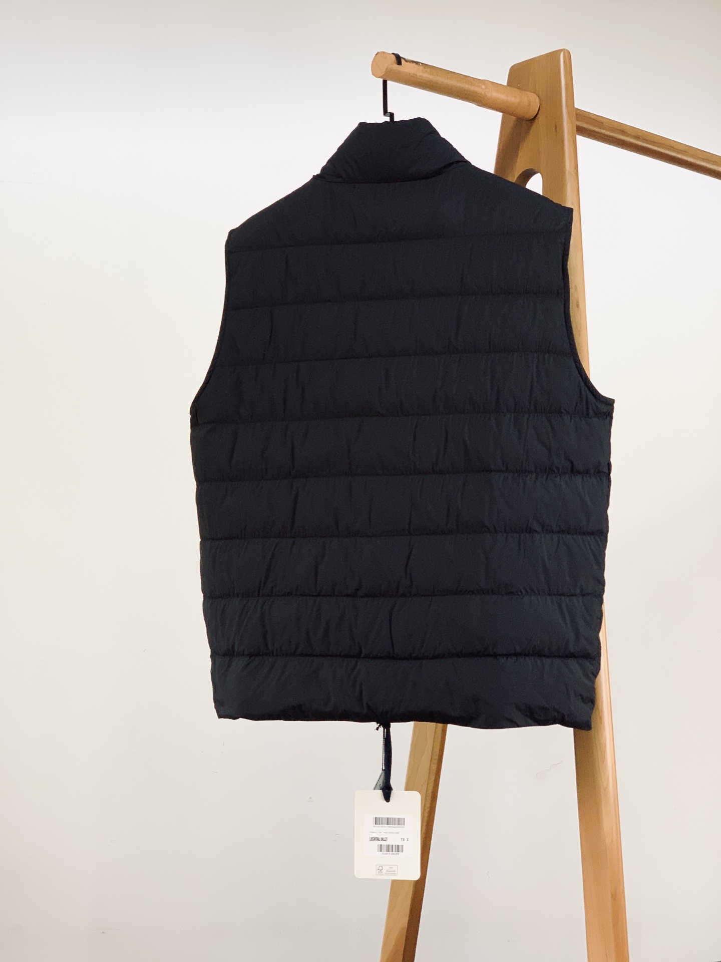 Moncler 蒙口 2026FW秋冬新品  休闲羽绒马甲🎽甄选轻薄防风锦纶面料，触感细腻顺滑，自带抗风锁温属性。内部填