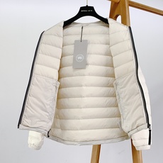 Canada Goose 加拿大鹅 轻薄连帽羽绒服🇨🇦 选用高密防风锦纶面料,质地轻盈顺滑,具备良好防泼水性,横向分格锁 Canada Goose 加拿大鹅 轻薄连帽羽绒服🇨🇦 选用高密防风锦纶面料,质地轻盈顺滑,具备良好防泼水性,横向分格锁
