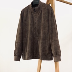 Ermenegildo Zegna 杰尼亚 2026FW早秋新品 仿麂皮棒球夹克🥼甄选高品质仿麂皮面料,自带细腻柔和的 Ermenegildo Zegna 杰尼亚 2026FW早秋新品 仿麂皮棒球夹克🥼甄选高品质仿麂皮面料,自带细腻柔和的