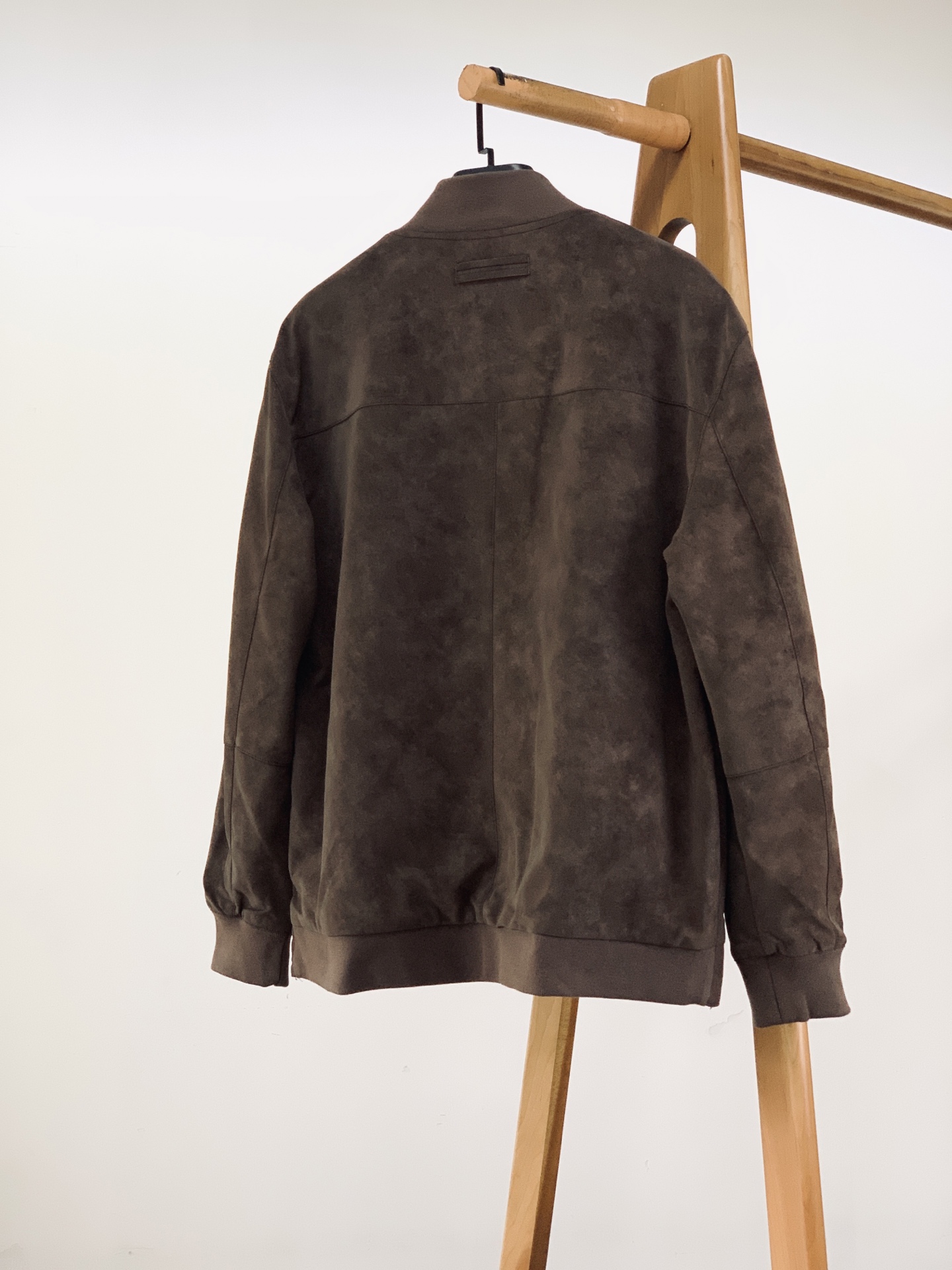Ermenegildo Zegna 杰尼亚 2026FW早秋新品  仿麂皮棒球夹克🥼甄选高品质仿麂皮面料，自带细腻柔和的